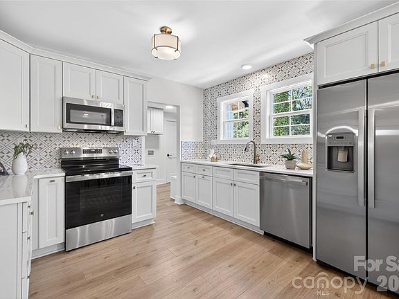 4th image of 309 W Gold St