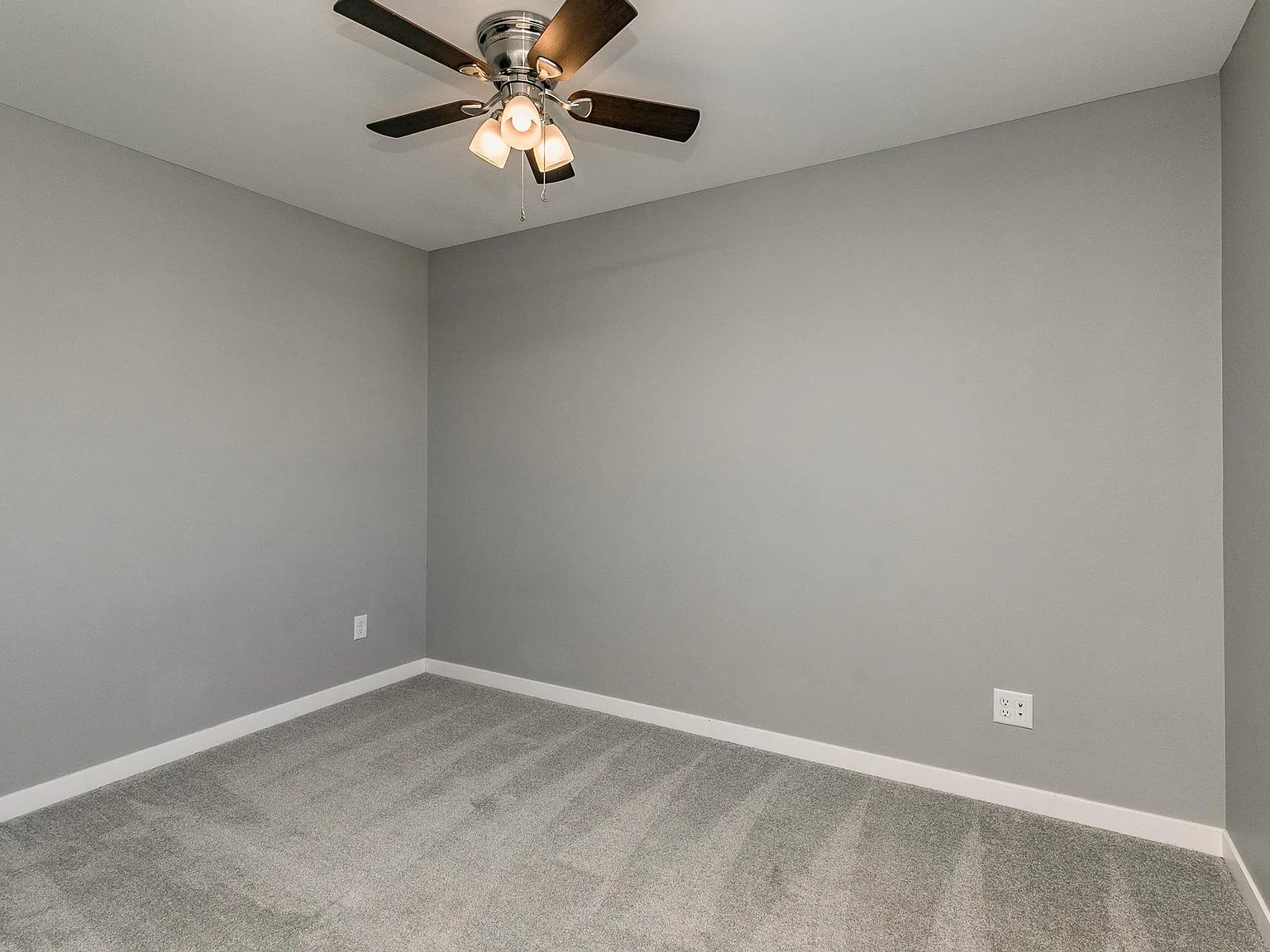 2 bed, 2.5 bath, 1700 sqft, $2,000 — Photo 4