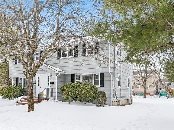 3rd image of 9 Charles Rd Unit 9