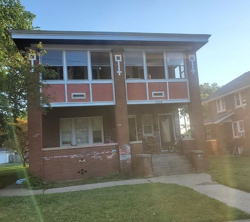 1st image of 1214 16th Ave