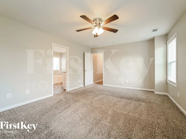 8 E Newnan Rd #A — Photo 7