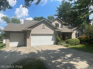 3703 Donley Ave, Rochester Hills, MI 48309