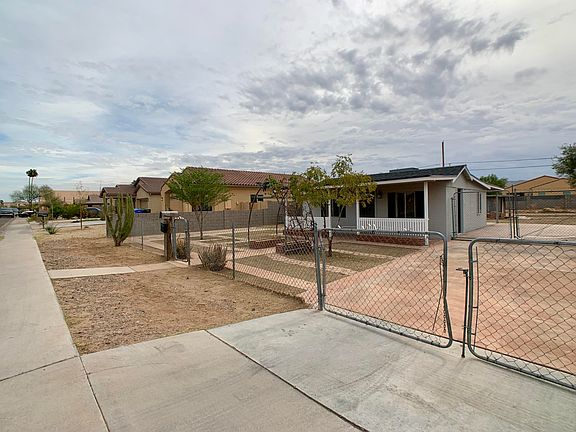 3rd image of 2539 E Marguerite Ave