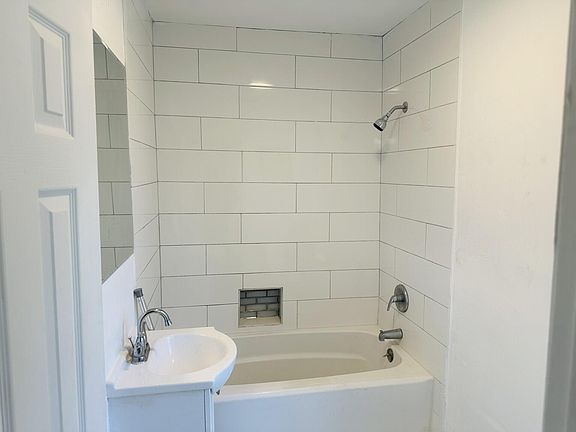 4th image of 180 W 15th St #A
