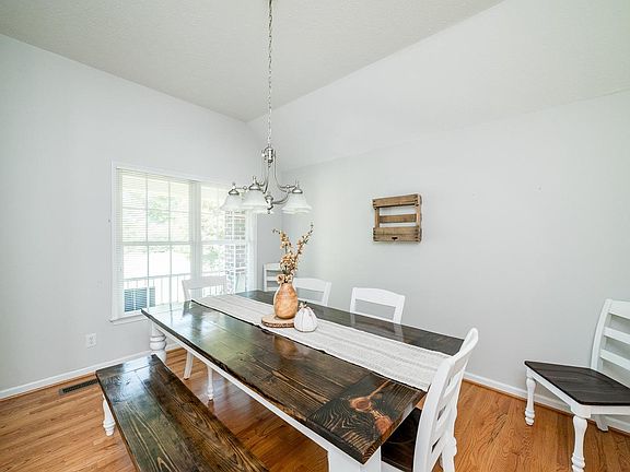 5th image of 1697 Meadow Wood Dr