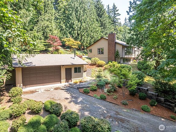 3rd image of 2646 Maplewood Drive