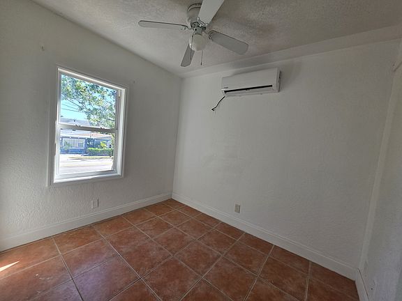 5th image of 803 Selkirk St