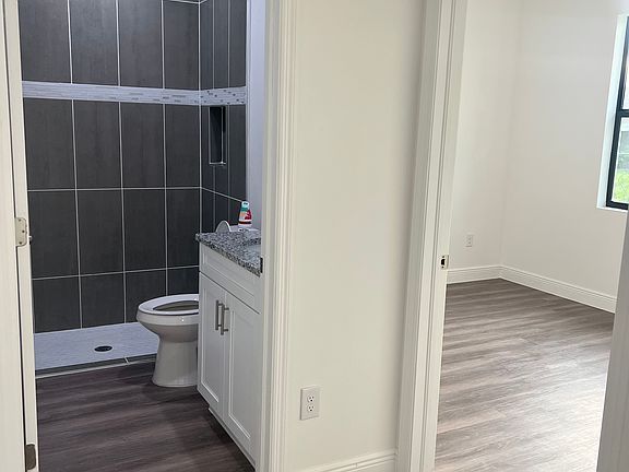 4th image of 846 Holmes Ave #846