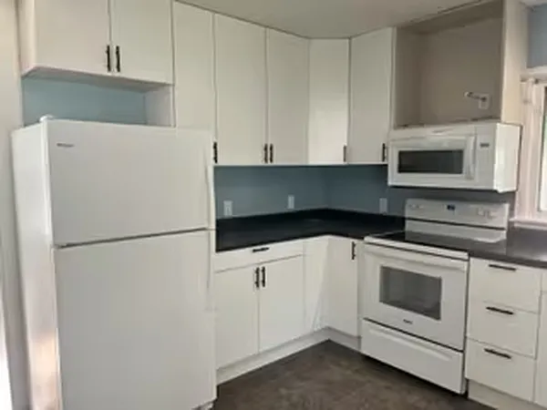 803 Maple St — Photo 2