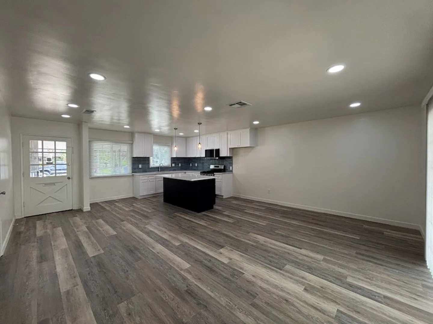 4 bed, 2.0 bath, 1650 sqft, $3,395 — Photo 3