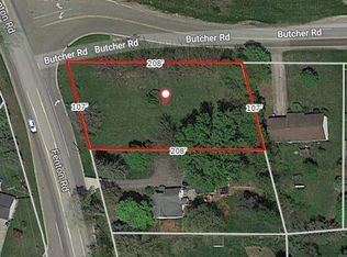 Fenton Sq, Fenton, MI 48430