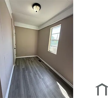 4 bed, 932 sqft, $950 — Photo 2