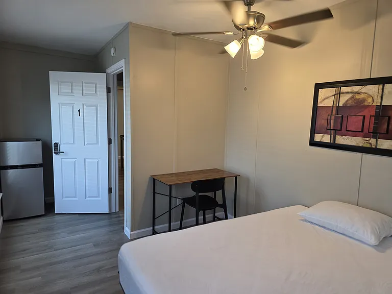 325 S Saunders St #1 — Photo 6