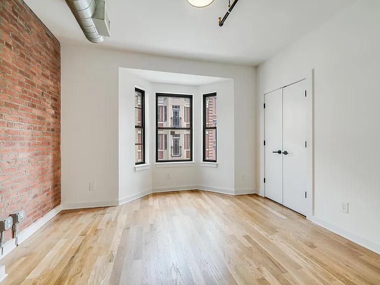 303 1st St #6 — Photo 22