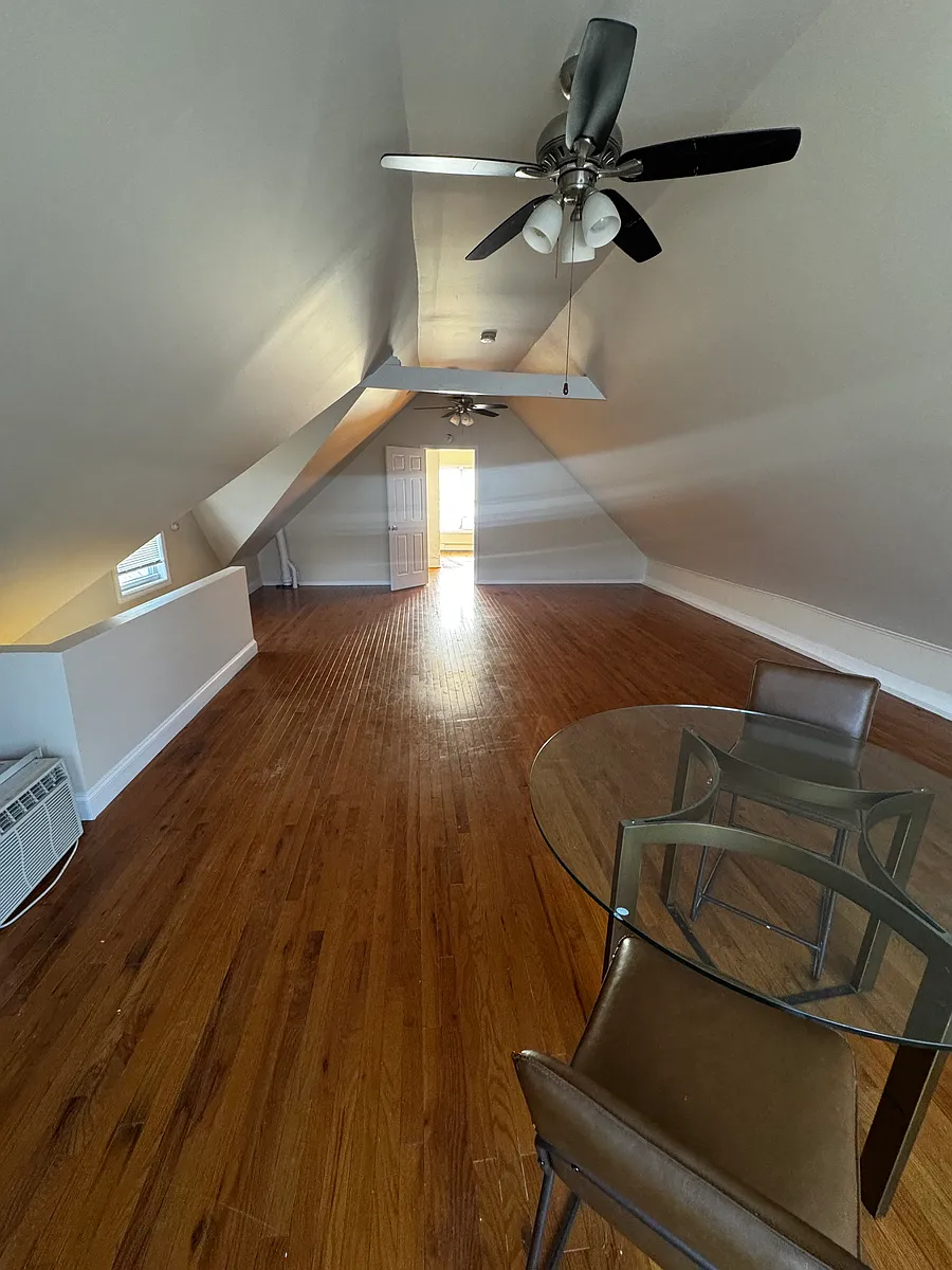 Building Photo - 1100 E 180th St #2