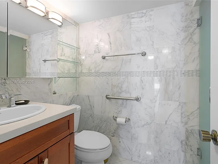 6423 Collins Ave #703 — Photo 29