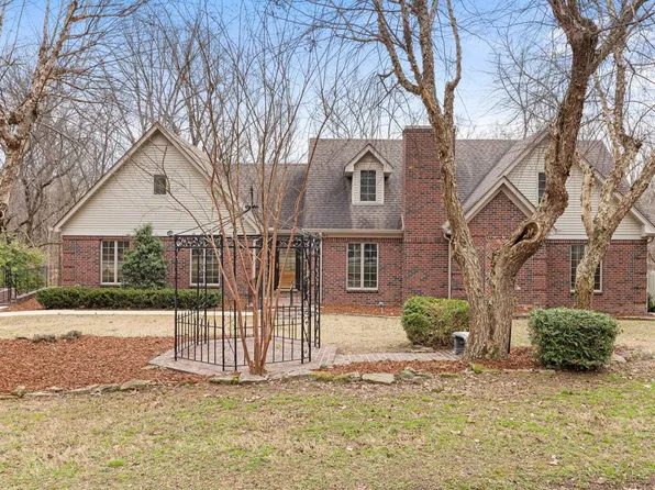 107 Westwind Cv, Florence, AL 35634