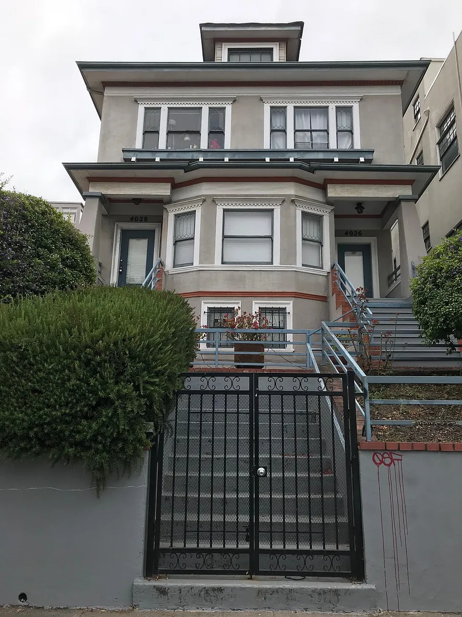 Building Photo - 4026 Broadway