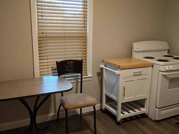 Kitchen/eating area