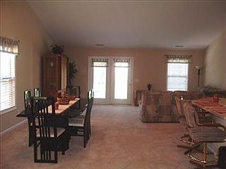 4th image of 705 Villa Ct