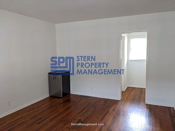 4th image of 838 N Sweetzer Ave #4