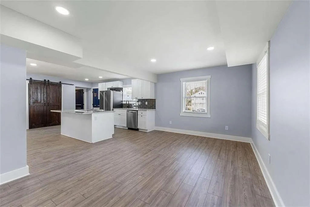 671 John St NW — Photo 3