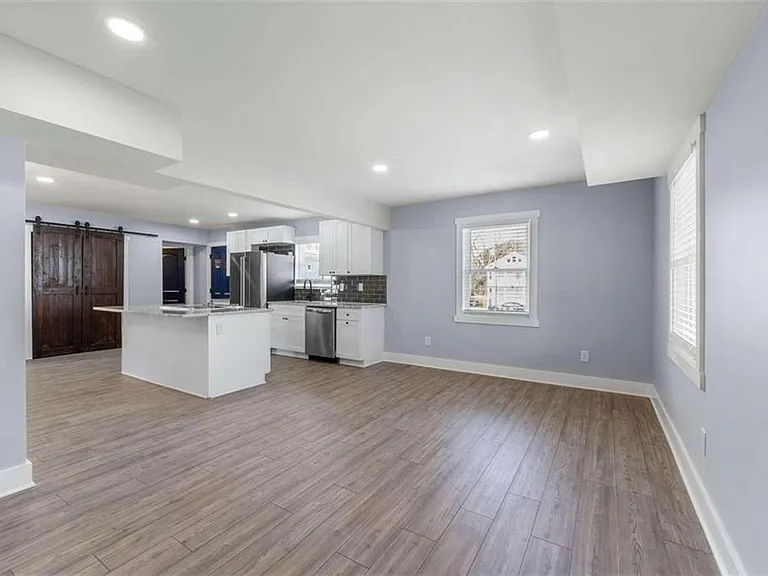 671 John St NW — Photo 3