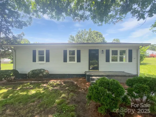 908 McCollough St, Statesville, NC 28677