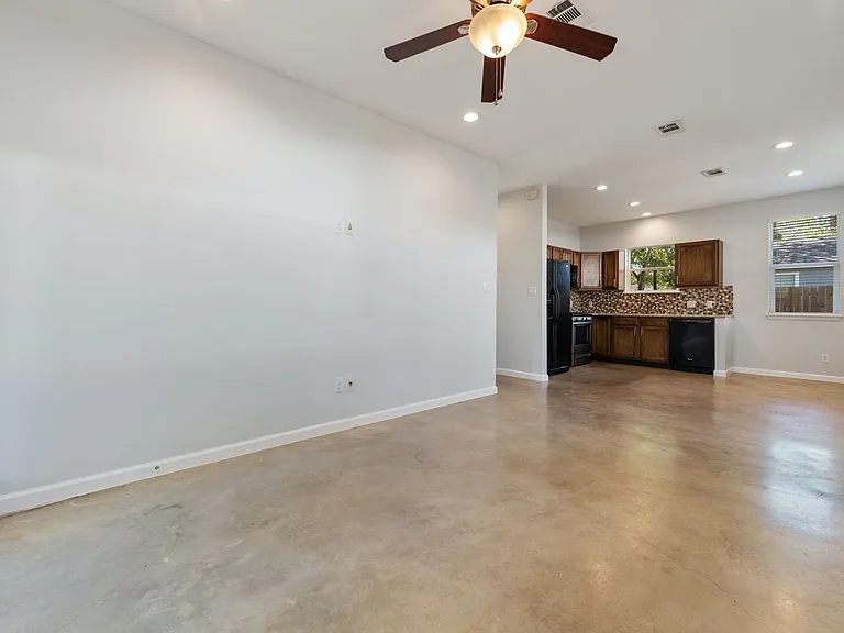4415 Clawson Rd — Photo 14