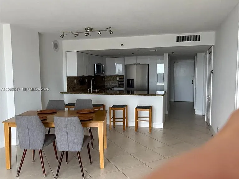 2625 Collins Ave #810 — Photo 29