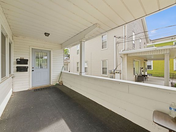 3rd image of 611 Webster St