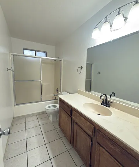 4335 N Ellendale Ave — Photo 4
