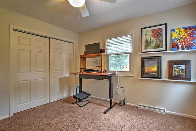 575 S Hillcrest Dr — Photo 3