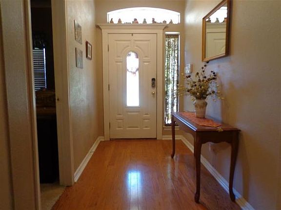 3rd image of 2203 Fair Oaks Dr