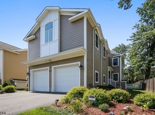 27 Plain St, Summit, NJ 07901