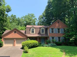 2805 Oakton Mill Dr, Oakton, VA 22124