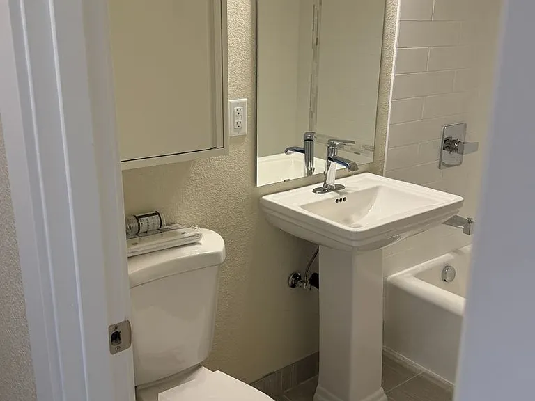 10317 NE Hoyt St — Photo 32