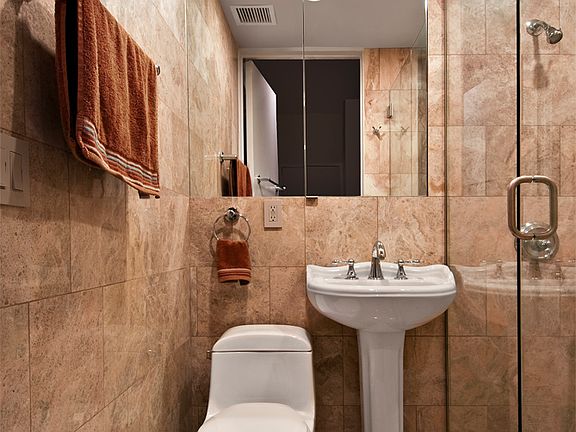 4th image of 221 W 21st St APT 3D