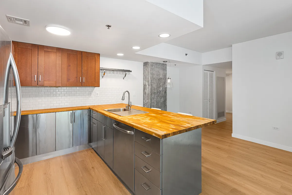 2 bed, 1200 sqft, $3,850 — Photo 3