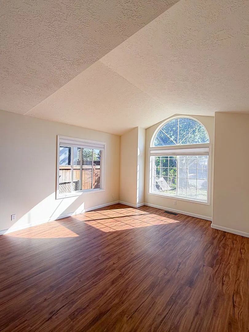 Beautifully Restored 3-Bedroom, 2-Bath Home in Keizer — Photo 2