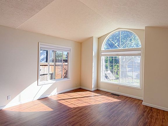 2nd image of 7493 Shadowwood St NE
