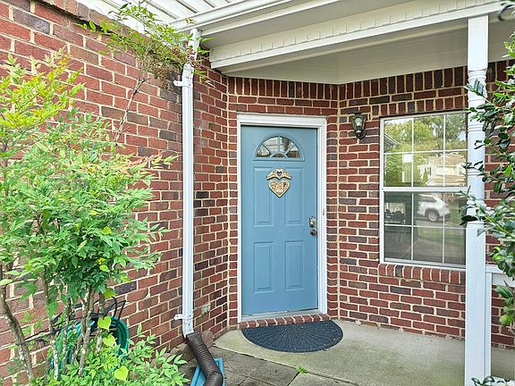 3rd image of 403 Kingston Ct