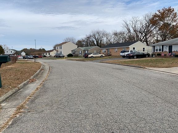 4th image of 827 S Gillfield Dr
