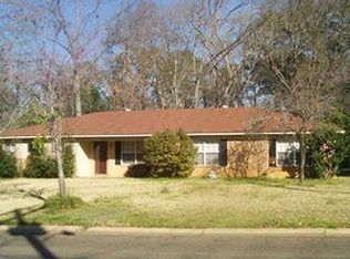 1302 Crescent Dr, Kilgore, TX 75662