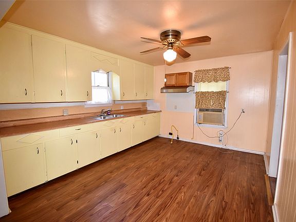 5th image of 131 Nueva Dr