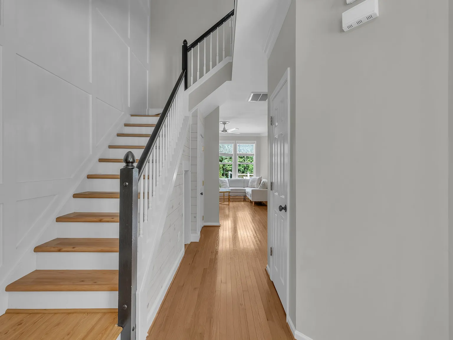 503 Village Loop Dr — Photo 4