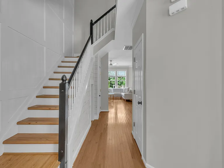 503 Village Loop Dr — Photo 4