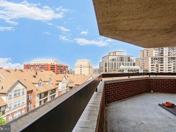 1276 N Wayne St APT 800, Arlington, VA 22201