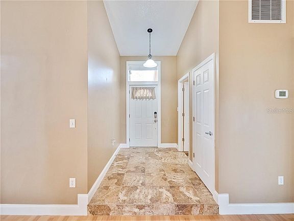 5th image of 460 Charleswood Ave