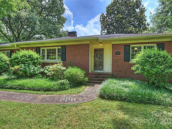 5th image of 5925 Lansing Dr